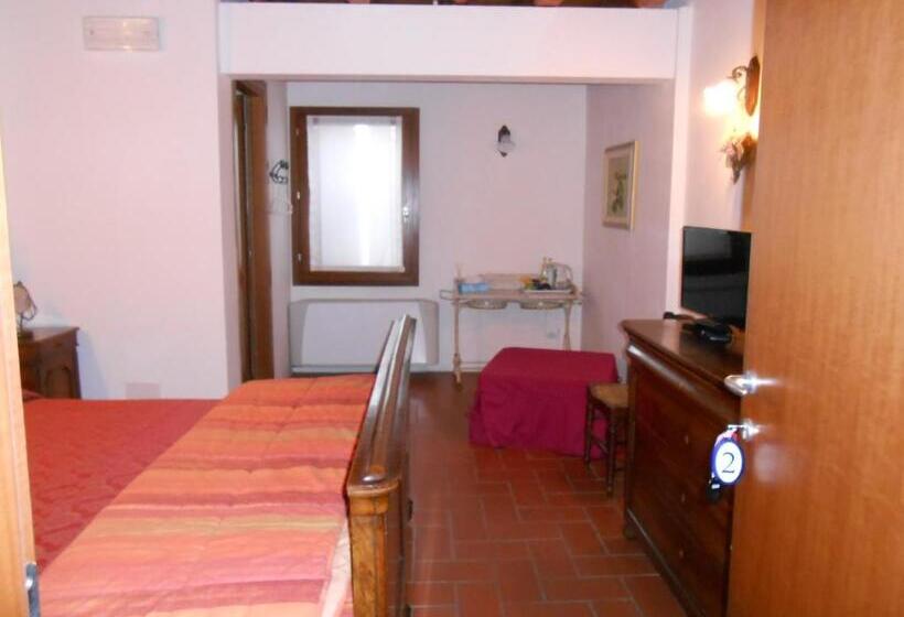 اتاق استاندارد سه تخته با چشم‌انداز باغ, La Torre Del Falco