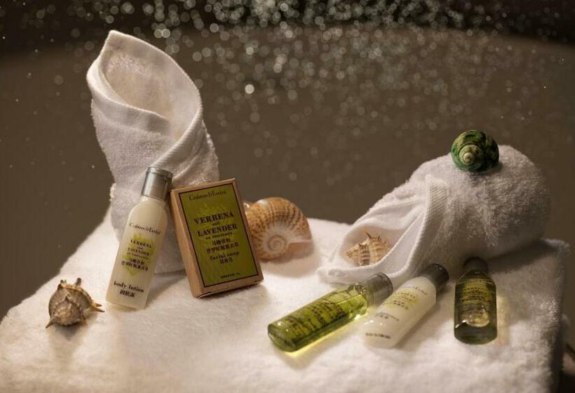 غرفة قياسية مطلّة علي البحر مزوَّدة بشُرفة, Hilton Garden Inn Sanya