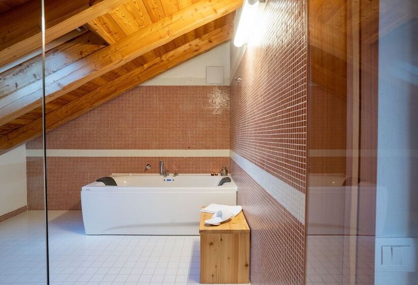 חדק דלוקס עם ג'קוזי, Albergo Palazzo Lodron Bertelli