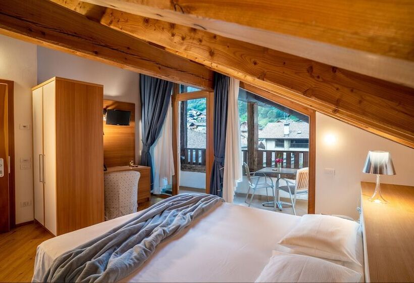 חדק דלוקס עם ג'קוזי, Albergo Palazzo Lodron Bertelli