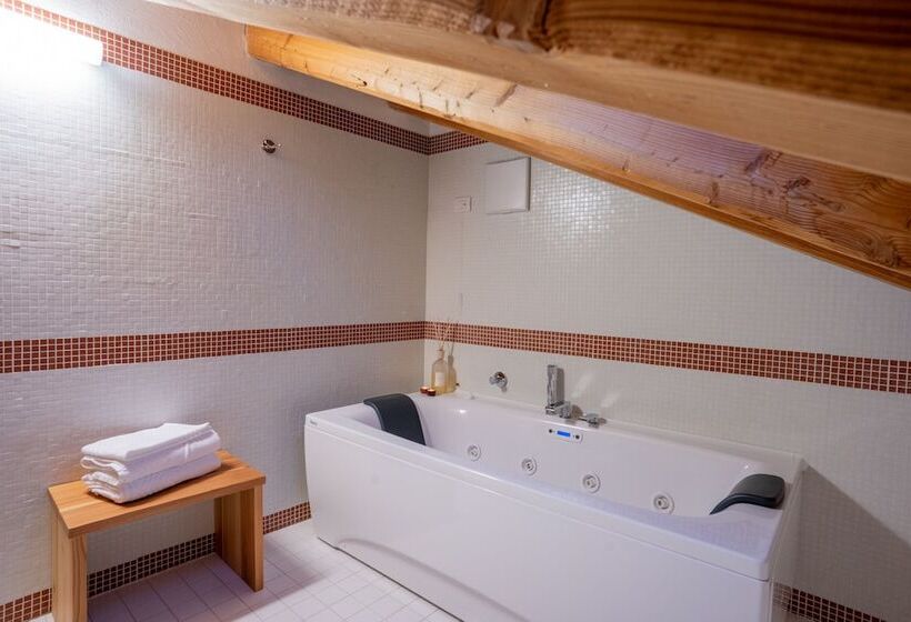 חדק דלוקס עם ג'קוזי, Albergo Palazzo Lodron Bertelli