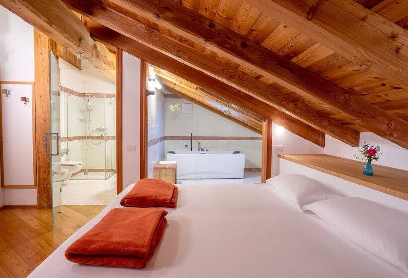 חדק דלוקס עם ג'קוזי, Albergo Palazzo Lodron Bertelli