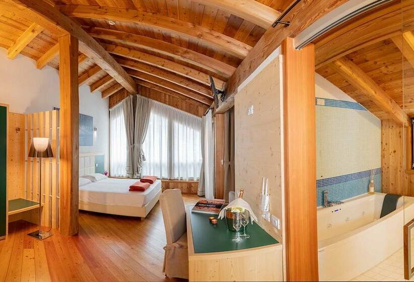 סוויטה עם ג'קוזי, Albergo Palazzo Lodron Bertelli