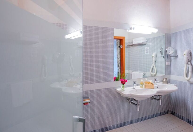 סוויטה עם ג'קוזי, Albergo Palazzo Lodron Bertelli