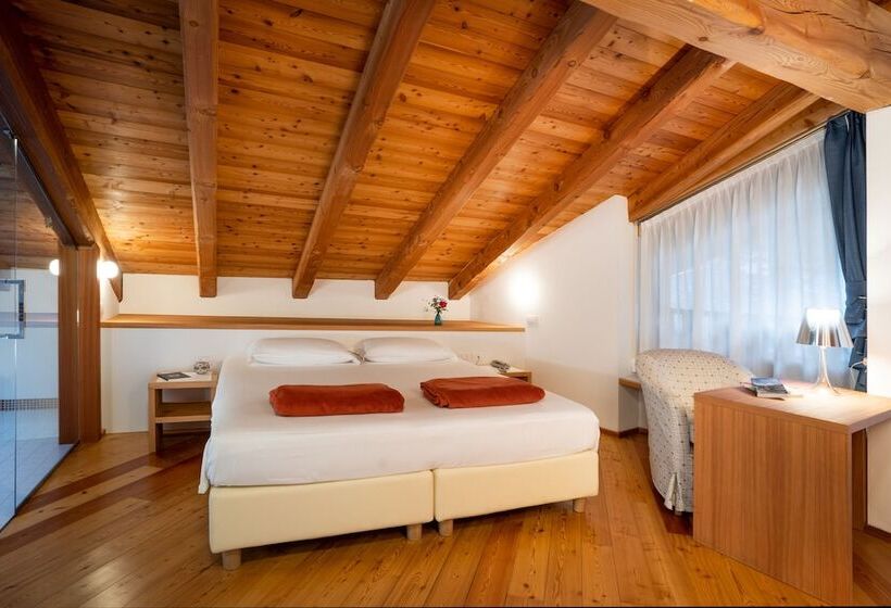 חדק דלוקס עם ג'קוזי, Albergo Palazzo Lodron Bertelli