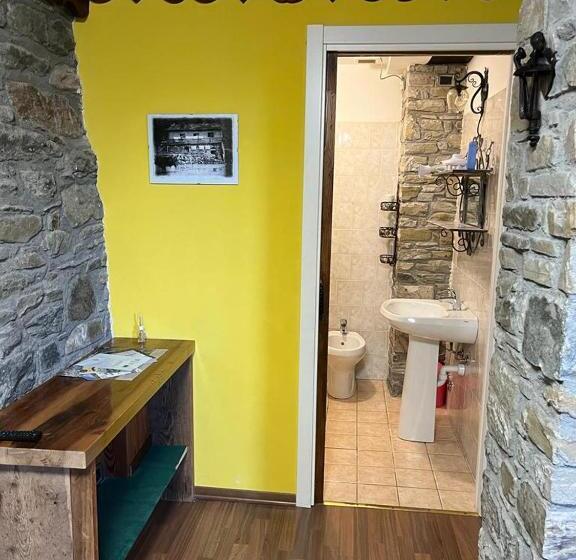 חדר סטנדרט לשלושה, Arthemisia