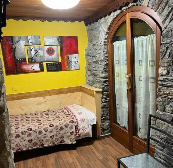 חדר סטנדרט לשלושה, Arthemisia