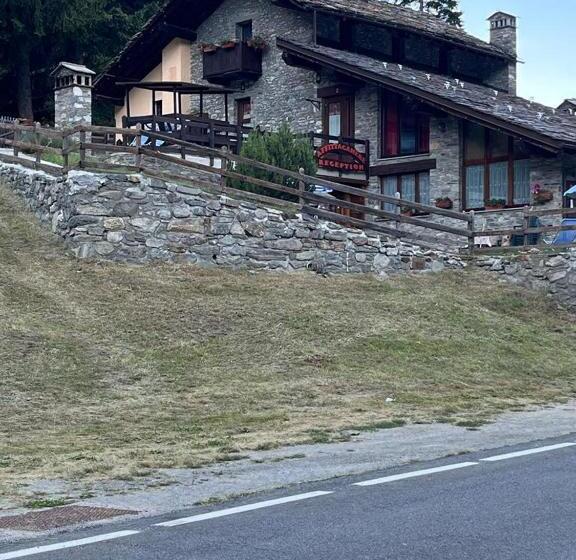 חדר סטנדרט לשלושה, Arthemisia