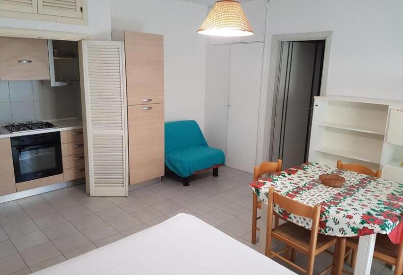 استودیوی استاندارد, Residence Leonardo Sul Mare