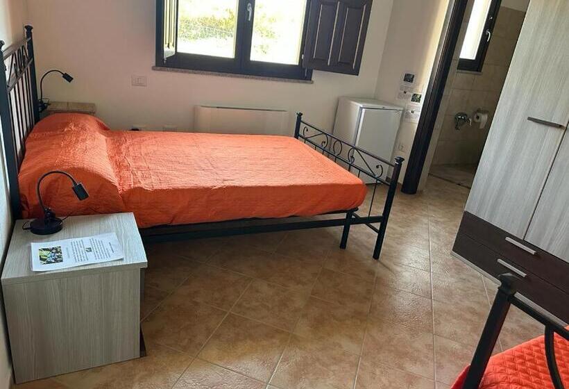 חדר סטנדרט מותאם לאדם עם מוגבלויות, Agriturismo La Fillirea