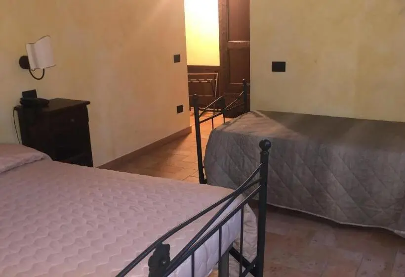 اتاق استاندارد سه نفره, Il Pianaccio