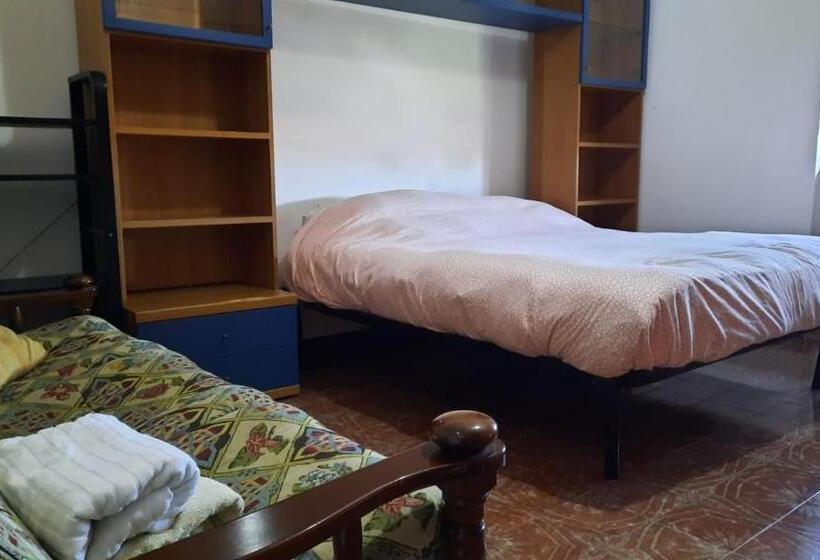 חדר סטנדרט, Annie's Home