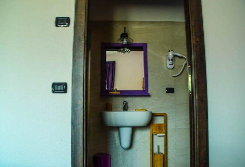 סטודיו עם נוף להרים, Les Vrais Rayons