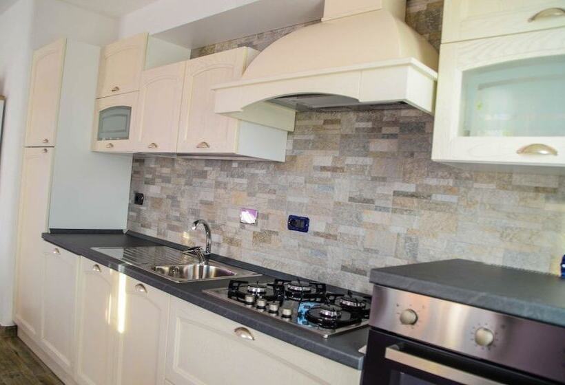 סטודיו עם נוף להרים, Les Vrais Rayons