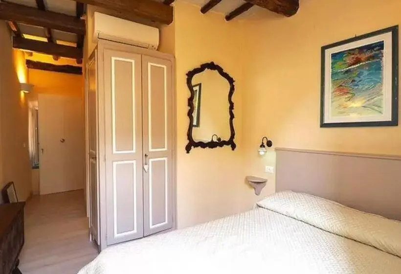 اتاق لوکس, Ricky Rooms