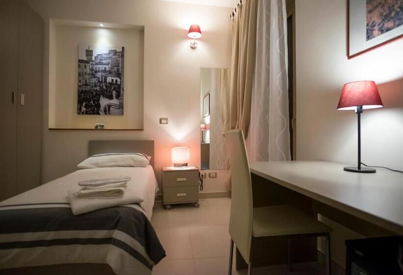اتاق استاندارد یک نفره, Sorge Palace