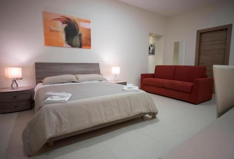 اتاق لوکس با بالکن, Sorge Palace
