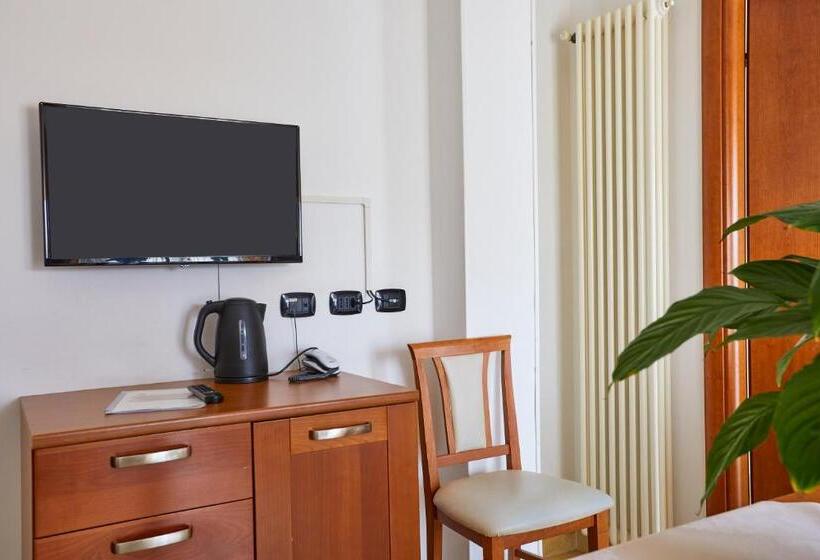 آپارتمان 1 خوابه با بالکن, Residence Fellini