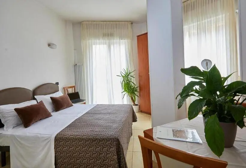 استودیوی استاندارد, Residence Fellini