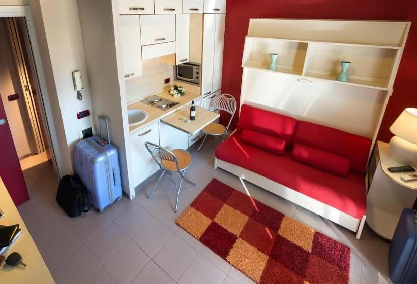 标准工作室带阳台, Dimora In Alba