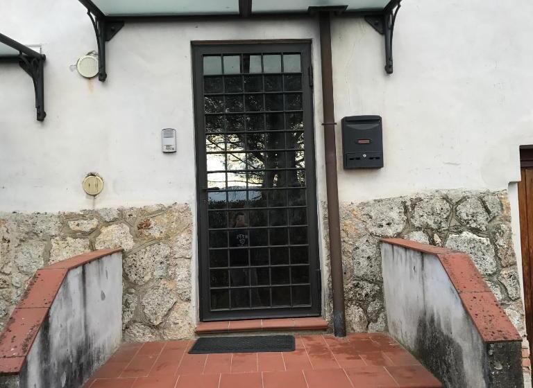 Апартаменты 3 Спальни, Agriturismo Azienda Agricola La Roccaia