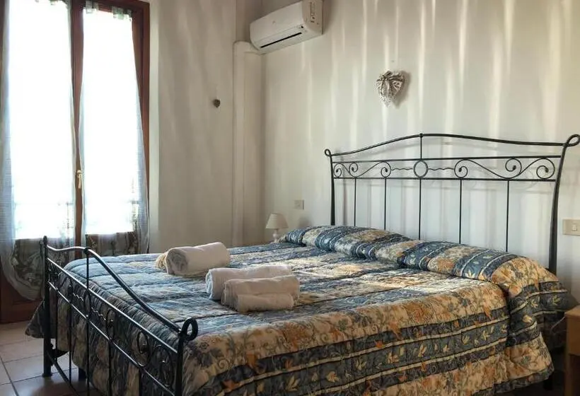 Standard-huone Allasnäkymä, Agriturismo Azienda Agricola La Roccaia