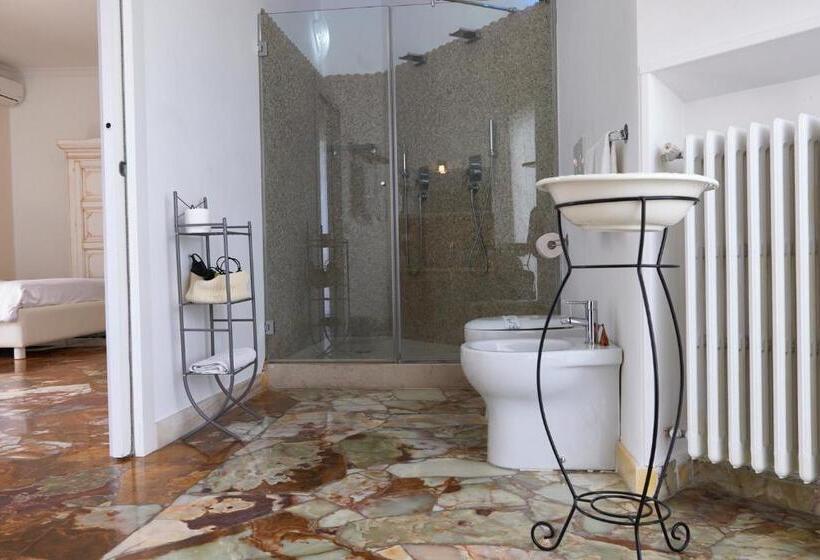 سوئیت با بالکن, Il Giardino Di Flora   Piscina & Jacuzzi