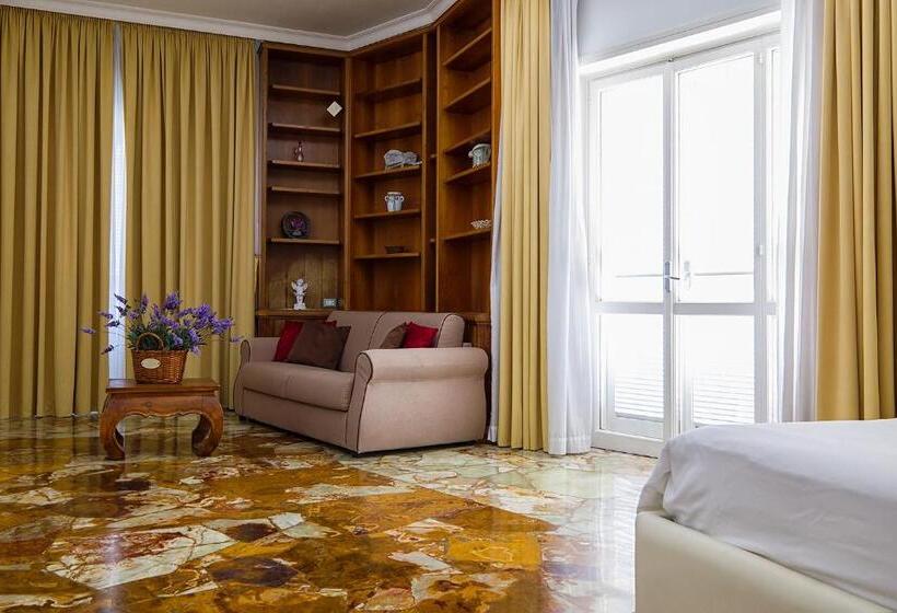 سوئیت با بالکن, Il Giardino Di Flora   Piscina & Jacuzzi