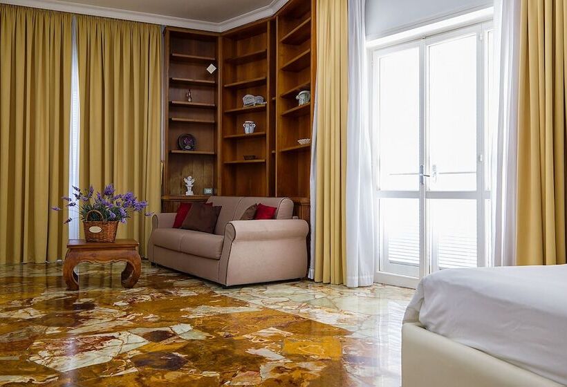 سوئیت با بالکن, Il Giardino Di Flora   Piscina & Jacuzzi