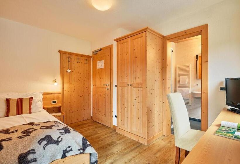 スタンダードシングルルーム, Garni Karin