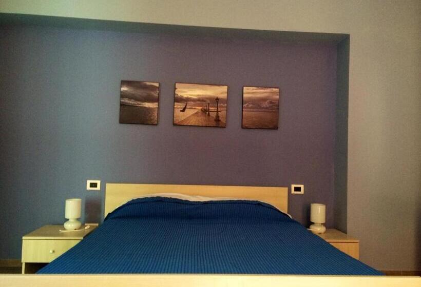 اتاق راحتی سه تخته, My Room Roma