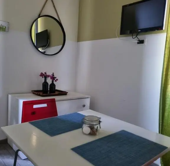 اتاق راحتی سه تخته, My Room Roma