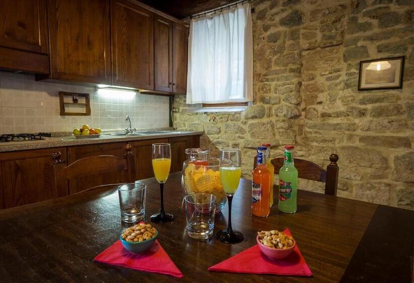 Полулюкс, Agriturismo Monte Acuto