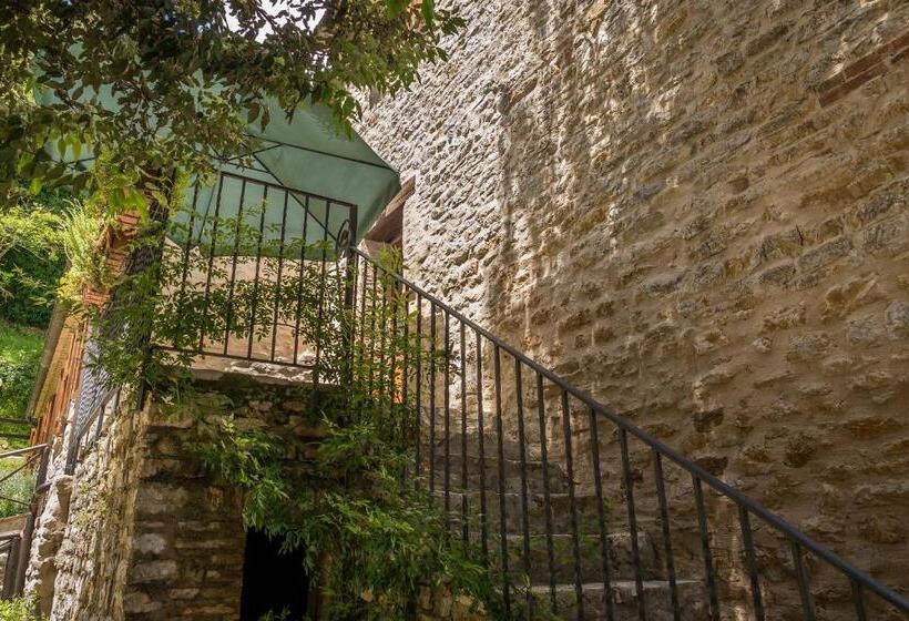 سوییت لوکس, Agriturismo Monte Acuto