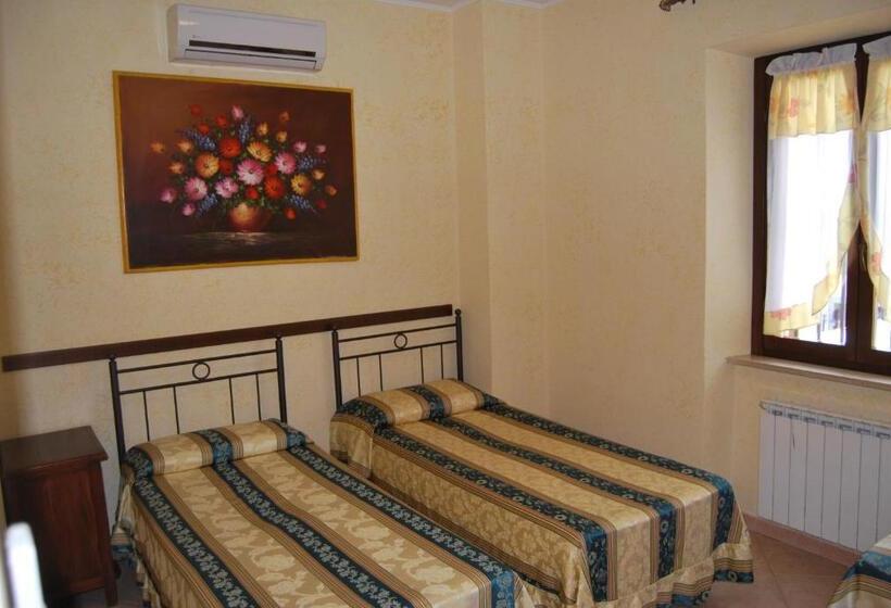 اتاق استاندارد سه تخته با چشم‌انداز باغ, Agriturismo Torre Cristina