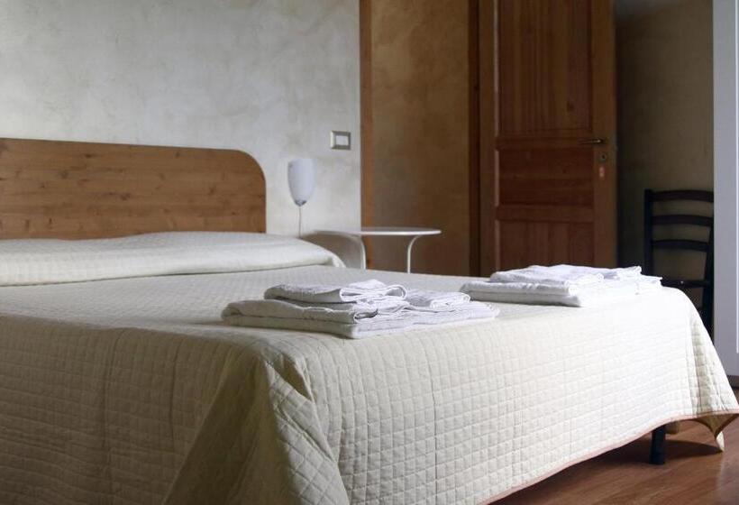 اتاق استاندارد سه نفره, Country House Villa Delle Rose Agriturismo