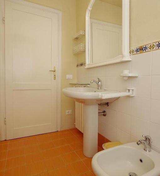 דירת שלושה חדרים, Fattoria Di Camporomano