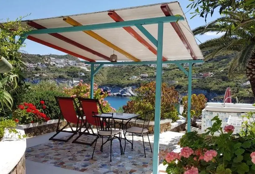استودیوی استاندارد با چشم‌انداز دریا, L'incanto Di Cala Feola