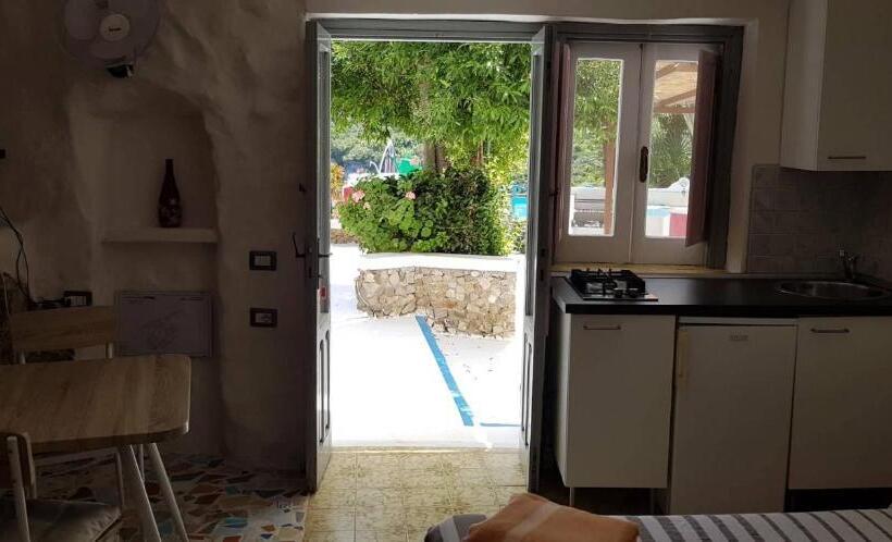 海の見えるスタンダードスタジオ, L'incanto Di Cala Feola