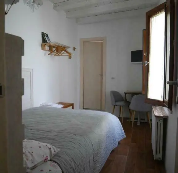 スタンダードルーム, 4 Camere A Trani