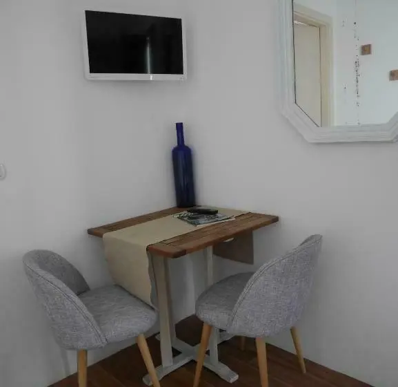 スタンダードルーム, 4 Camere A Trani