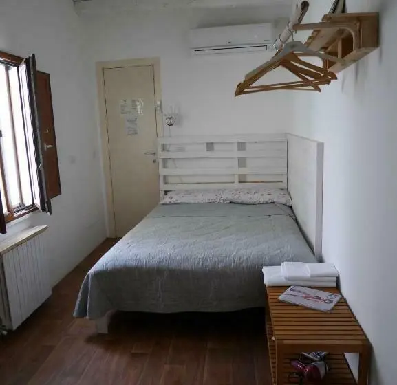 スタンダードルーム, 4 Camere A Trani