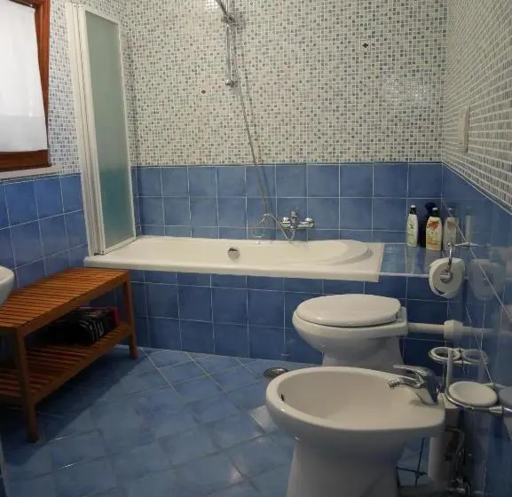 スタンダード４人部屋, 4 Camere A Trani