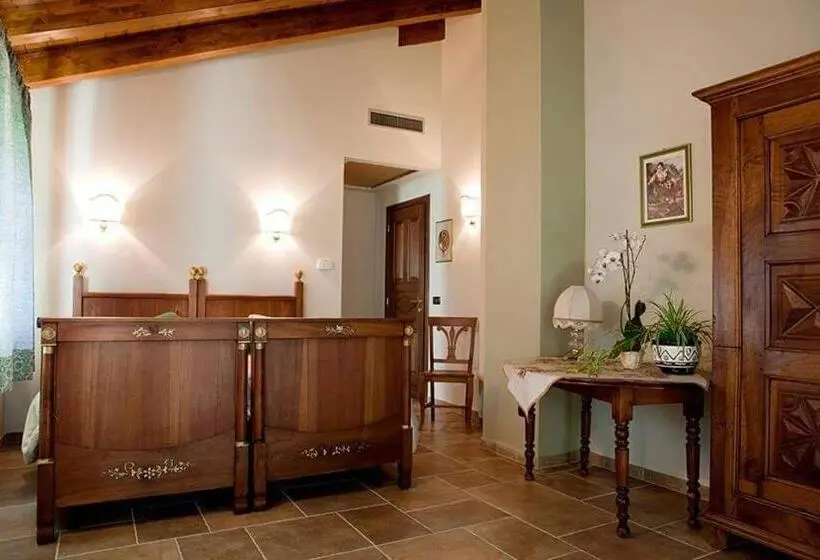 Standard Kolmen Hengen Huone, A La Table Du Sommelier Chambres D Hôtes & Restaurant