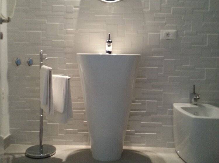 Четырехместный Номер Superior, Om Palace