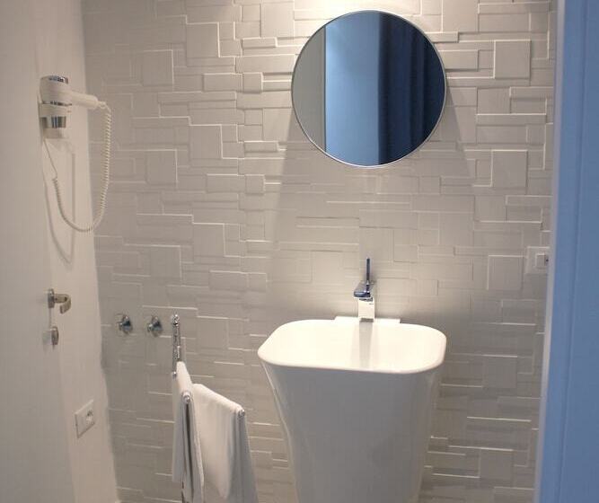 Четырехместный Номер Superior, Om Palace