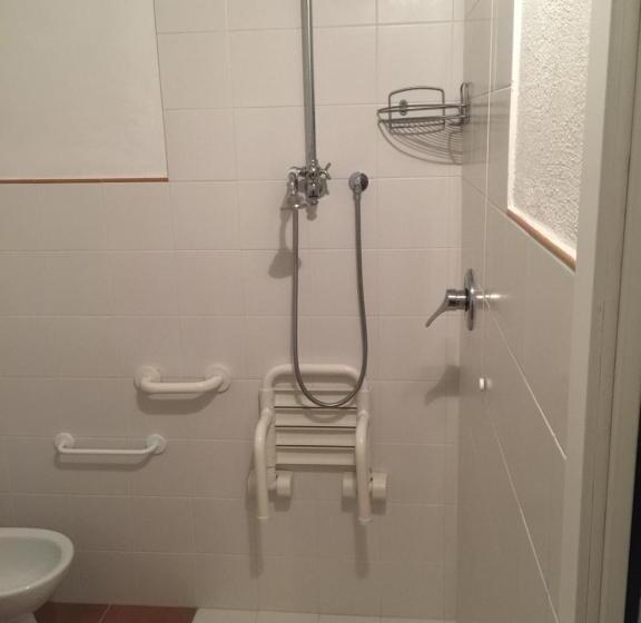 חדר סטנדרט יחיד מותאם לאדם עם מוגבלויות, Vitabella Toscana