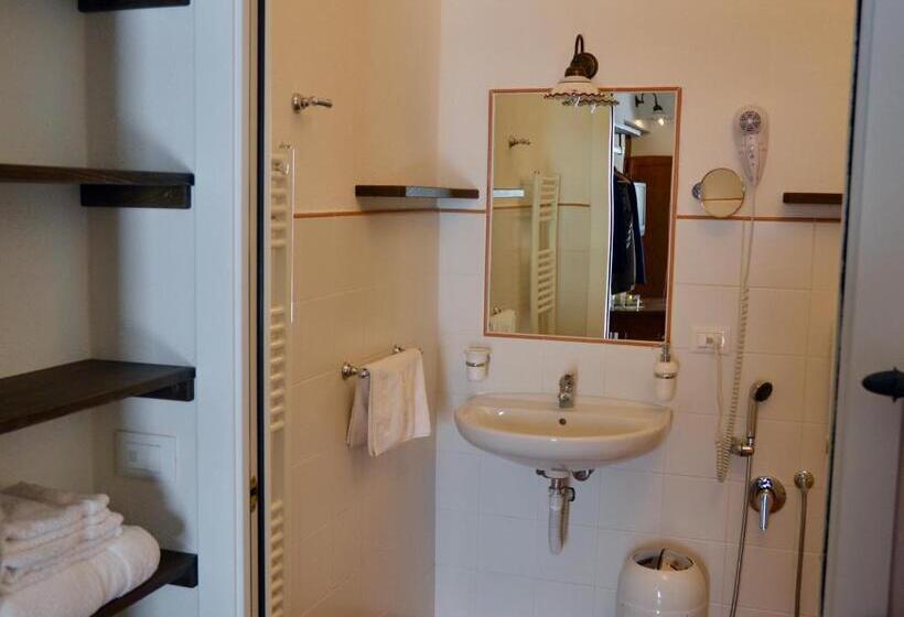 חדר סטנדרט יחיד מותאם לאדם עם מוגבלויות, Vitabella Toscana