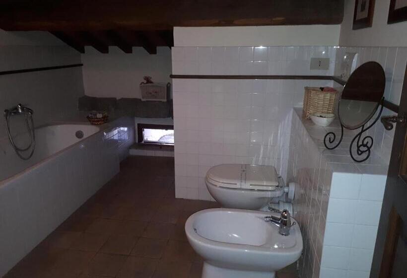 Chambre Standard Salle de Bain Extérieure, Clockwise