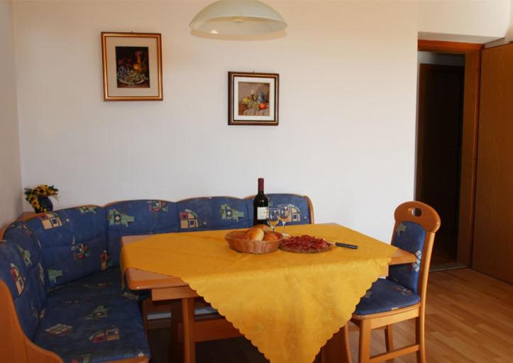 带1个卧室的带阳台的公寓, Haus Hafner